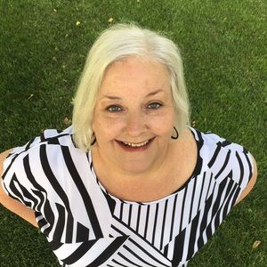 Meet your Posher, Elizabeth